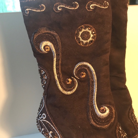 Beautiful Brown Embroidered Knee High Boot - Picture 4 of 8